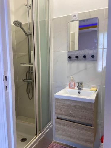 Chambre n°7 (1-2pers) + Balcon – Photos 5