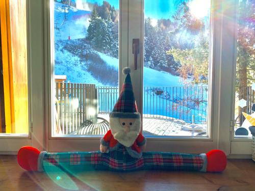 a teddy bear sitting in front of a window at CASA CARCENTINA giardino, Pass zona rossa, Pista Olimpiadi Stelvio 2026 in Bormio