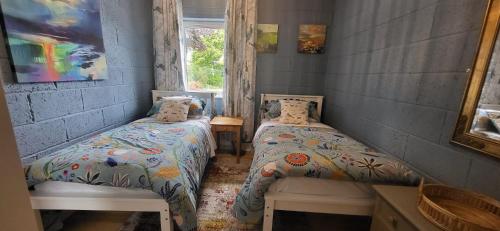 a small room with two beds and a window at Kilkenny rental The Folly Lodge minutes from city centre R95RYC8 in Kilkenny