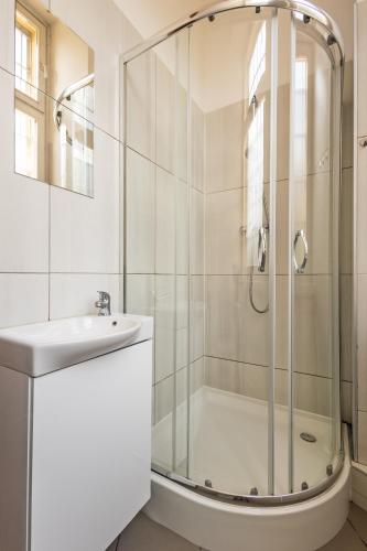Ένα μπάνιο στο Hostel Krasnal Market Square Wroclaw