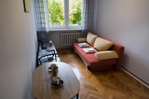 a living room with a table and a couch at Studio Szczęśliwa 36 przy SkyTower! in Wrocław