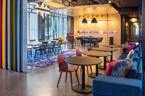 a restaurant with tables and chairs and tablesktop at Aloft Santa Clara - San Jose North in San Jose