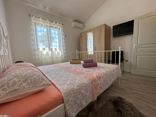 Ένα ή περισσότερα κρεβάτια σε δωμάτιο στο Holiday home Mateo