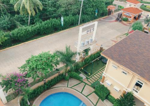 Piscina en o cerca de Puerto Princesa Romantic Studio with Balcony, FREE Pool & Gym - B2 5Chrysolite