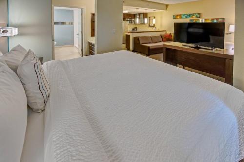 Postel nebo postele na pokoji v ubytování Residence Inn Fort Lauderdale Pompano Beach Central