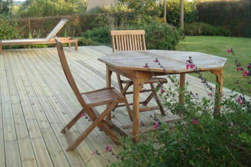 a wooden table and a chair and a table and a bench at Découvrir le Finistere depuis MA Maison lumineuse calme et ZEN in Landerneau