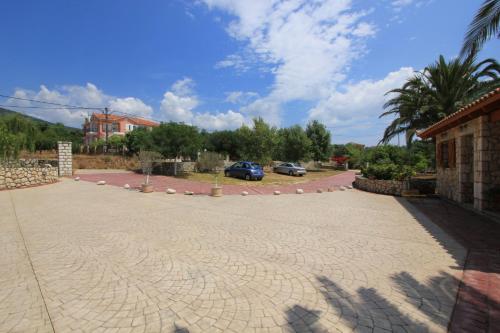 Gallery image of Dina Apartments in Razáta