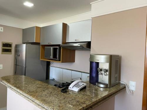 A cozinha ou cozinha compacta de Maximum Home Flat 904