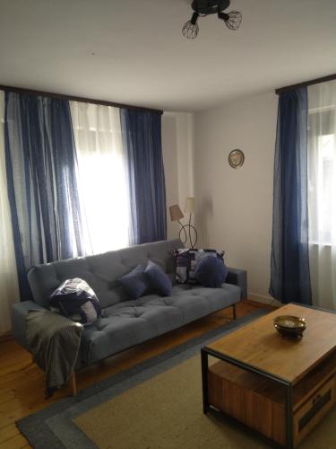 Ein Sitzbereich in der Unterkunft Posträuberquartier