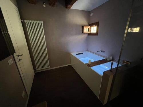 Venice Luxury Suite - Private Jacuzzi and Design photo 32
