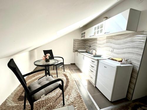 Küche/Küchenzeile in der Unterkunft Pejzaž Zlatibora