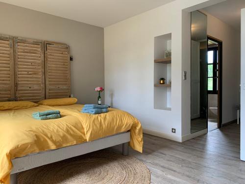 Ένα ή περισσότερα κρεβάτια σε δωμάτιο στο Lovely 8 Persons House in Alles-sur-Dordogne