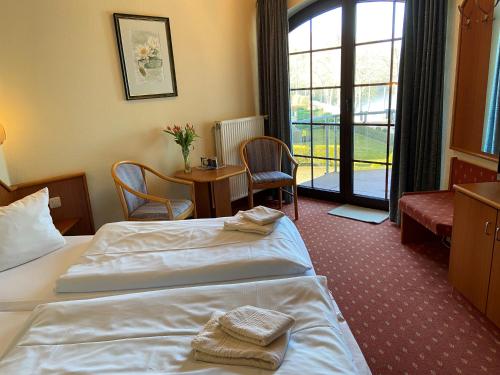 En eller flere senge i et værelse på Hotel Seerose Bad Malente