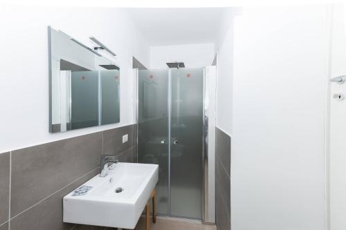 Un baño de Gioia 13 Rooms & Apartments