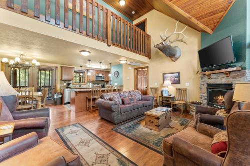 a living room filled with furniture and a fireplace at Makin Memories Lodge Cabin in Branson West