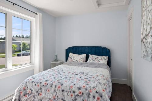 Ένα ή περισσότερα κρεβάτια σε δωμάτιο στο Lovely House in Moncton