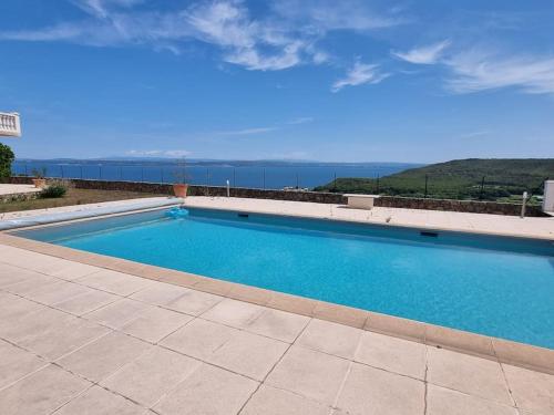 Swimmingpoolen hos eller tæt på Maison à St Mitre