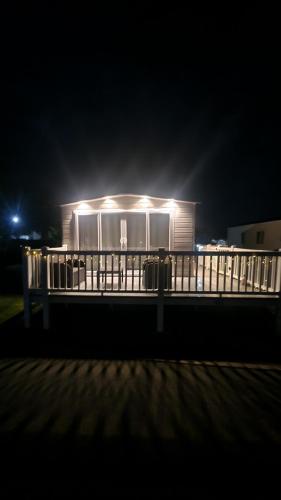 Balkoni atau teres di Ellis Retreats at Tattershall Lakes
