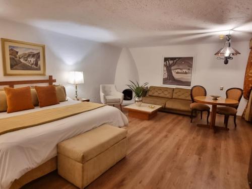 a bedroom with a large bed and a couch at Antara Hotel & Suites - Miraflores in Lima