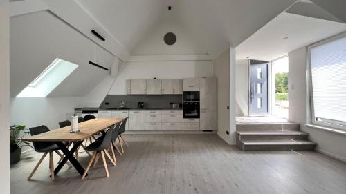 Η κουζίνα ή μικρή κουζίνα στο New Nomads Ferienwohnung am See