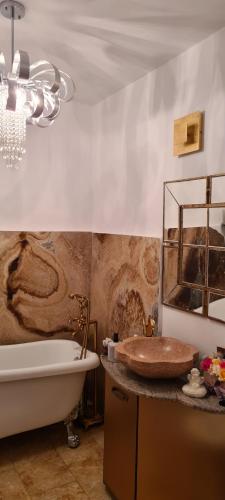 a bathroom with a bath tub and a sink at Apartament Stephen in Constanţa