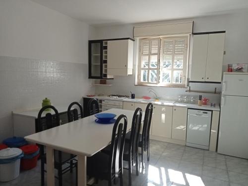 Virtuvė arba virtuvėlė apgyvendinimo įstaigoje Casa vacanze da sogno