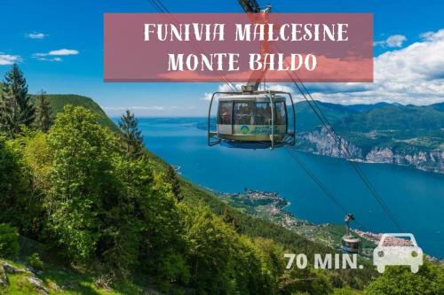 a gondola ride over a lake in the mountains at Casa Pastello in Valpolicella in Cavalo