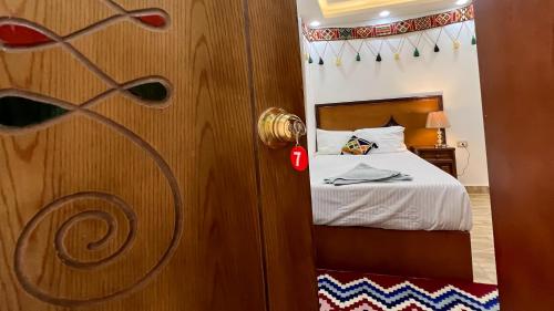 Voodi või voodid majutusasutuse Atlantis Pyramids Inn New toas