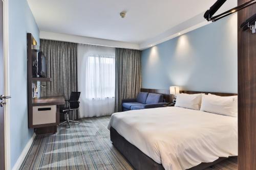 Ένα ή περισσότερα κρεβάτια σε δωμάτιο στο Holiday Inn Express Durban - Umhlanga by IHG