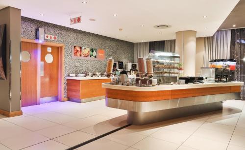 Η κουζίνα ή μικρή κουζίνα στο Holiday Inn Express Durban - Umhlanga by IHG
