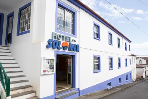 a white building with a sign that reads hotel soulwind at Hotel Solmar in Calheta