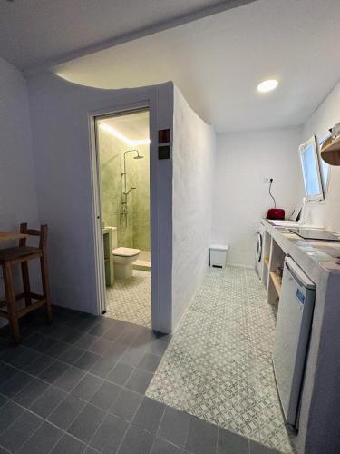Estudio recién reformado en patio andaluz