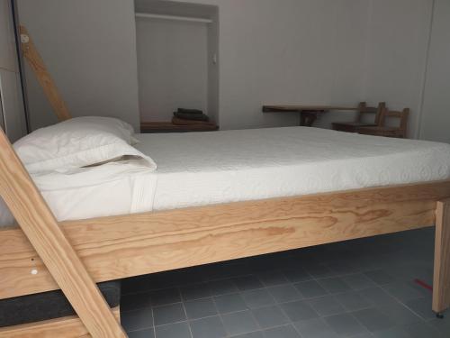 Estudio recién reformado en patio andaluz