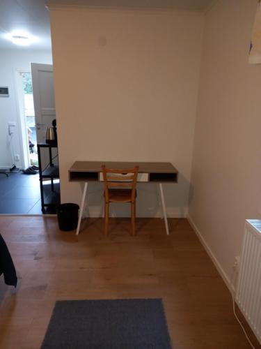 a desk in the corner of a room with a chair at Easystar guest house in Enkärret