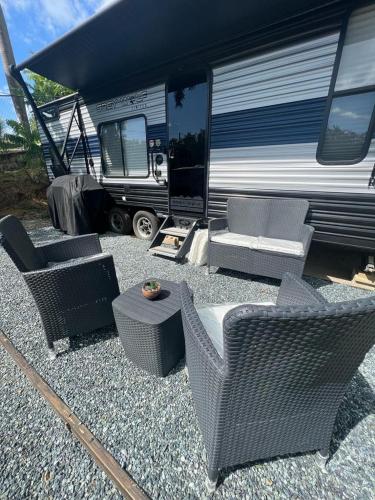Ruang duduk di Buye Campers