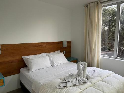 a bed with towels on it in a bedroom at Hotel Balistra in Ica