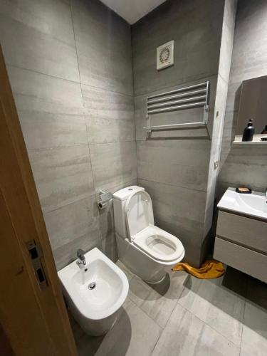 a bathroom with a toilet and a sink at Superbe appartement à mohammadia in Mohammedia