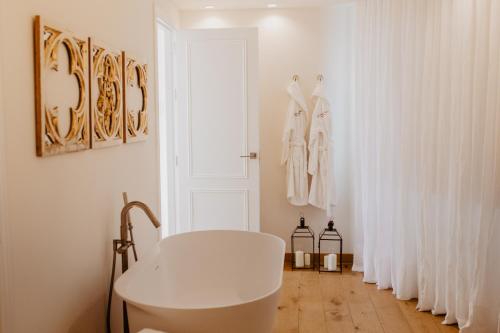 Bilik mandi di La Ermita Suites - Único Hotel Monumento de Córdoba