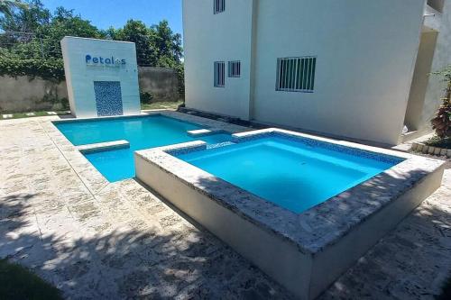 Bazén v ubytování H3 apartamento completo 3hab piscina y seguridad nebo v jeho okolí
