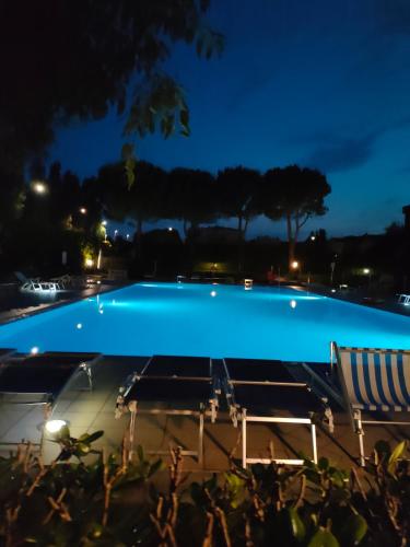 a large blue swimming pool at night at bilocale in residence CIR 017067-LNI-00151 in Desenzano del Garda