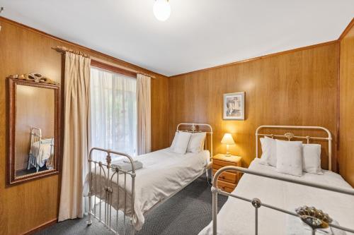 Postel nebo postele na pokoji v ubytování Clare Valley Cabins