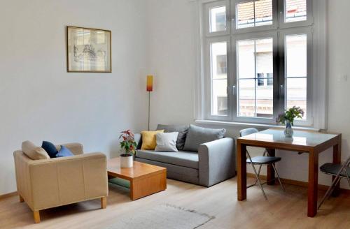 Nick's apartment-spacious, central and quiet, by Margit bridge