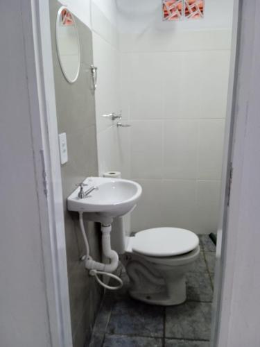 Bilik mandi di Pousada Capitour