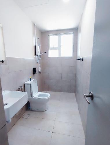 Ένα μπάνιο στο Mahkota Valley AMAZING#Pool View Studio Suite