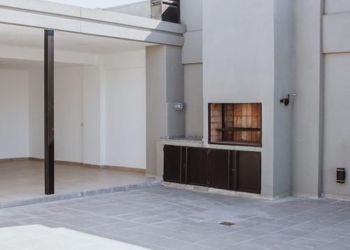 an empty room with a fireplace in a building at Yellow in San Miguel de Tucumán