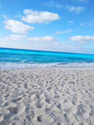 احلى بحر واجمل صيف واجمل شاطئ فى الساحل الشمالى