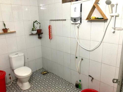 a bathroom with a toilet and a shower at Cà Phê Dưới Hiên Nhà in Kon Von Kla