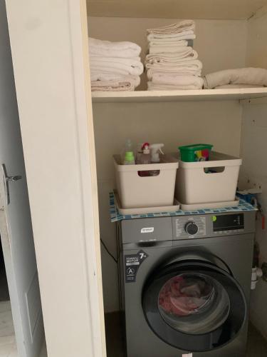 a laundry room with a washing machine and towels at Teranga in Dakar