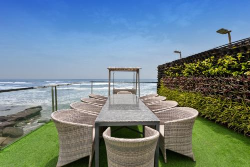 a table and chairs with a view of the ocean at TAN-N-SAND in Morjim