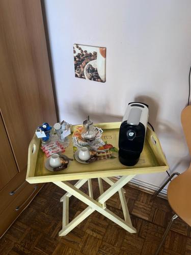 Příslušenství pro přípravu čaje a kávy v ubytování camera Santa Rita
